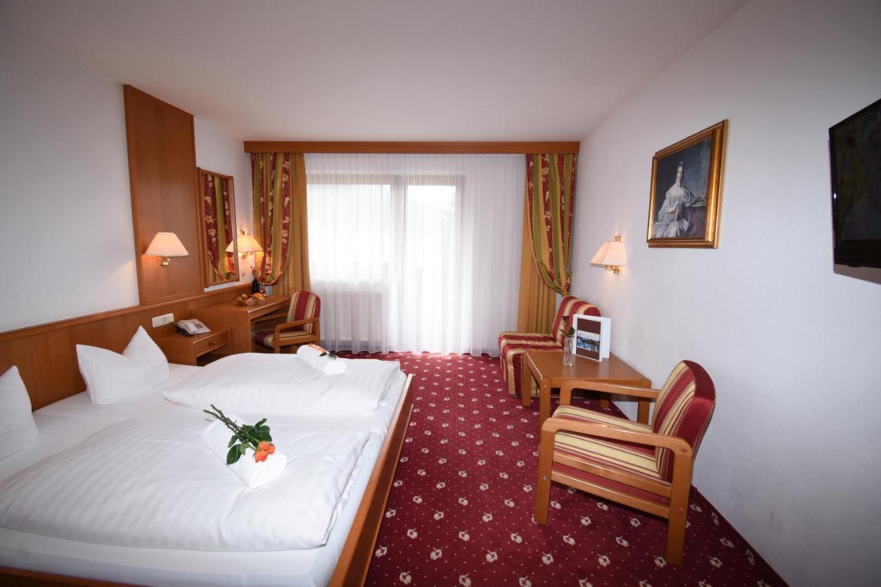 Hotel Goldenes Kreuz Таннгайм Екстер'єр фото